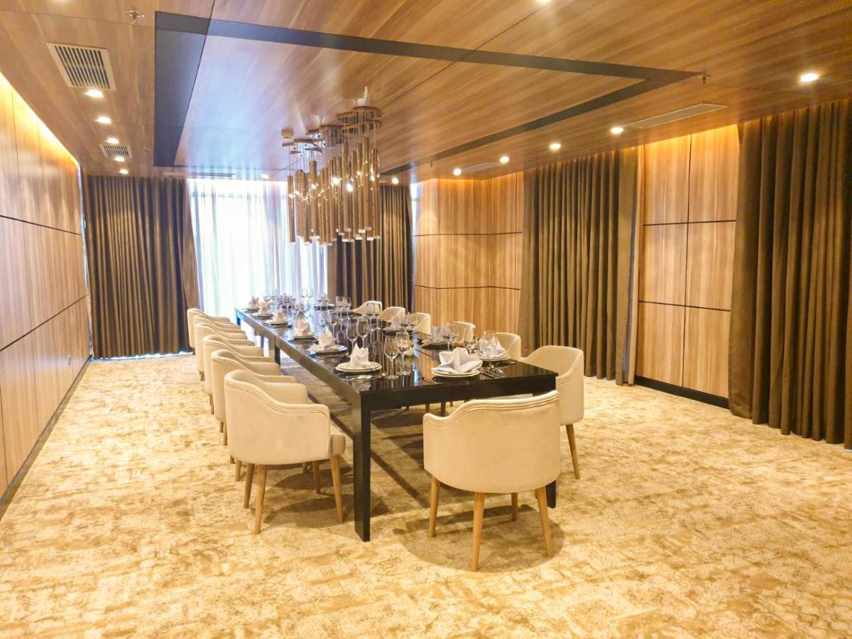 Diamond Stars Ben Tre Hotel Zewnętrze zdjęcie A private dining room at the restaurant