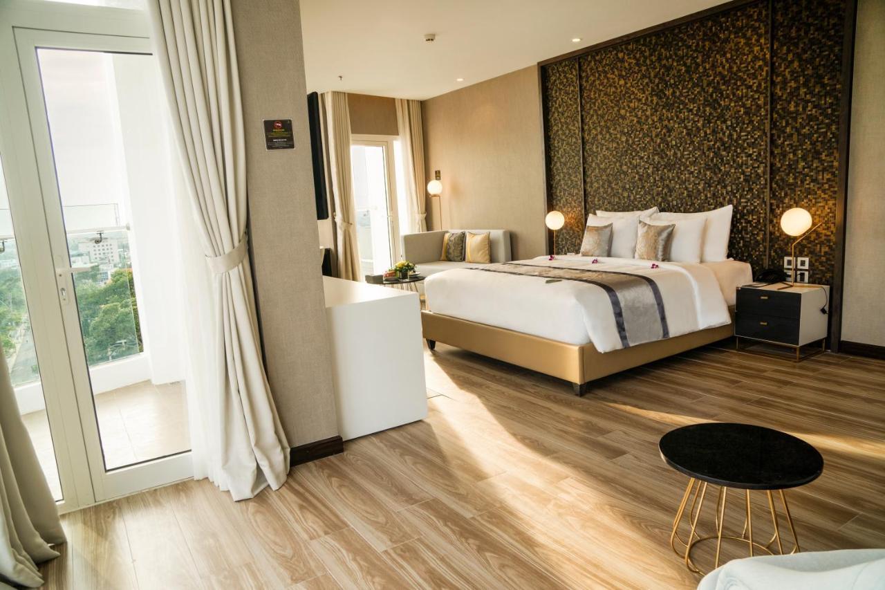 Diamond Stars Ben Tre Hotel Zewnętrze zdjęcie A bedroom at the hotel